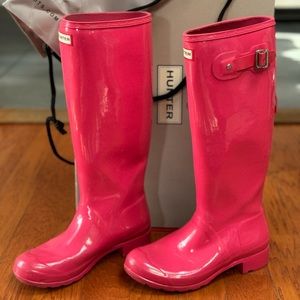 Hunter Women’s Original Tall Rain Boots in Bright Cerise Size 8